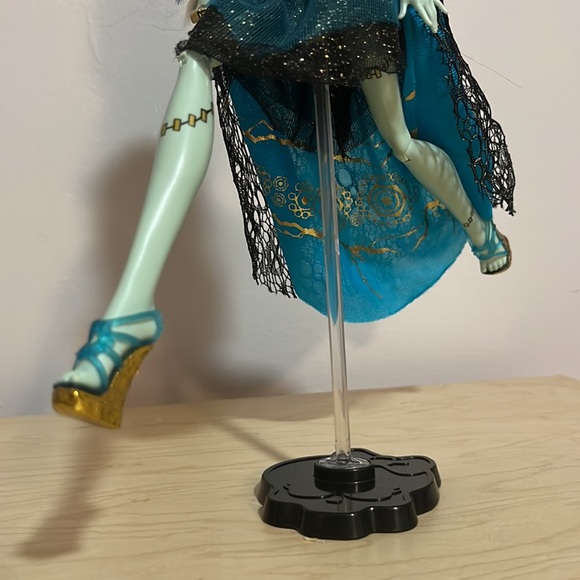 Monster High 13 Wishes Haunt The Casbah - Frankie Stein Doll with stand - Picture 5 of 6